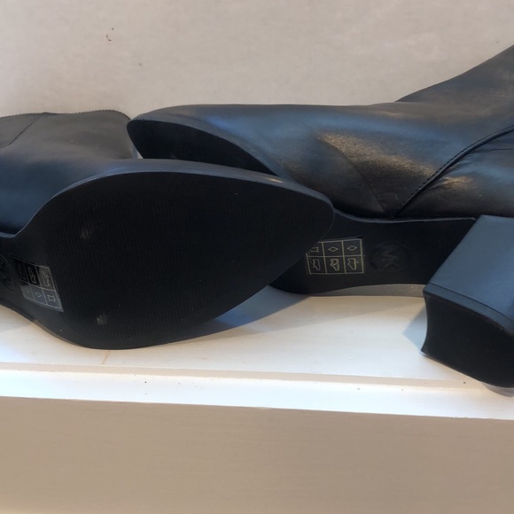 BRAND NEW MICHAEL KORS BLACK LEATHER BOOTIES W/TAGS - Picture 5 of 9